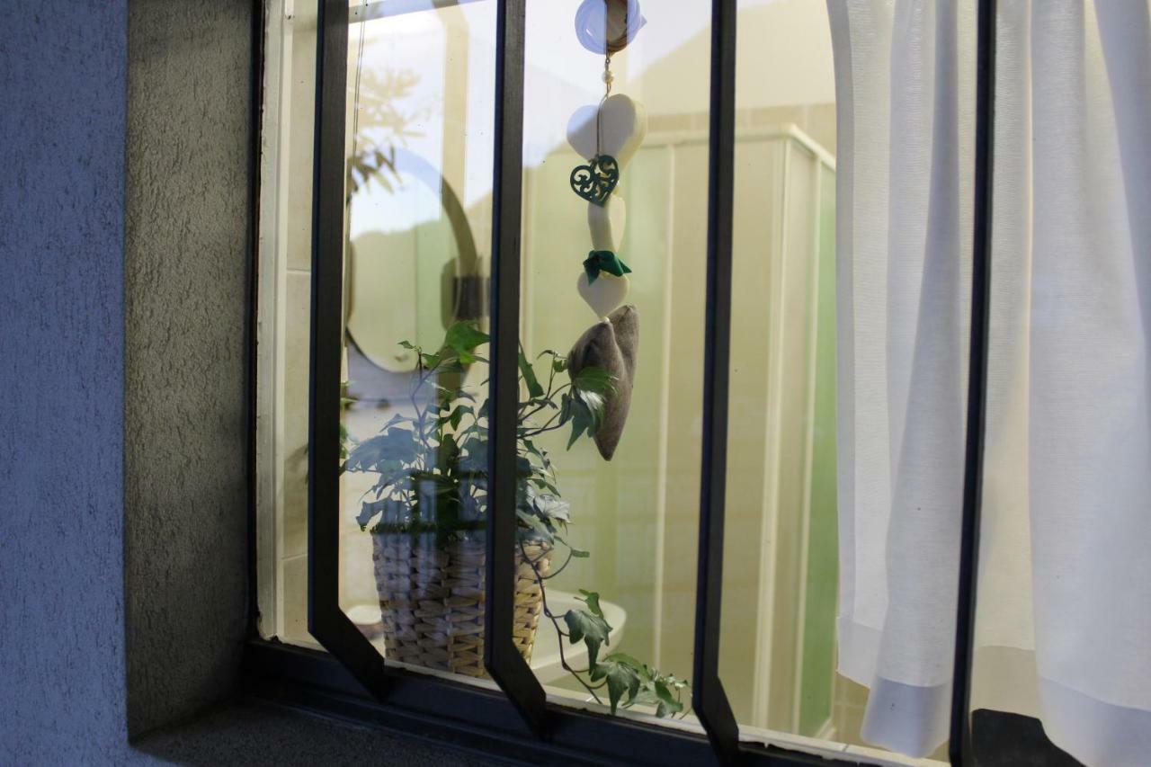 Hotel gli oleandri Bellano Esterno foto