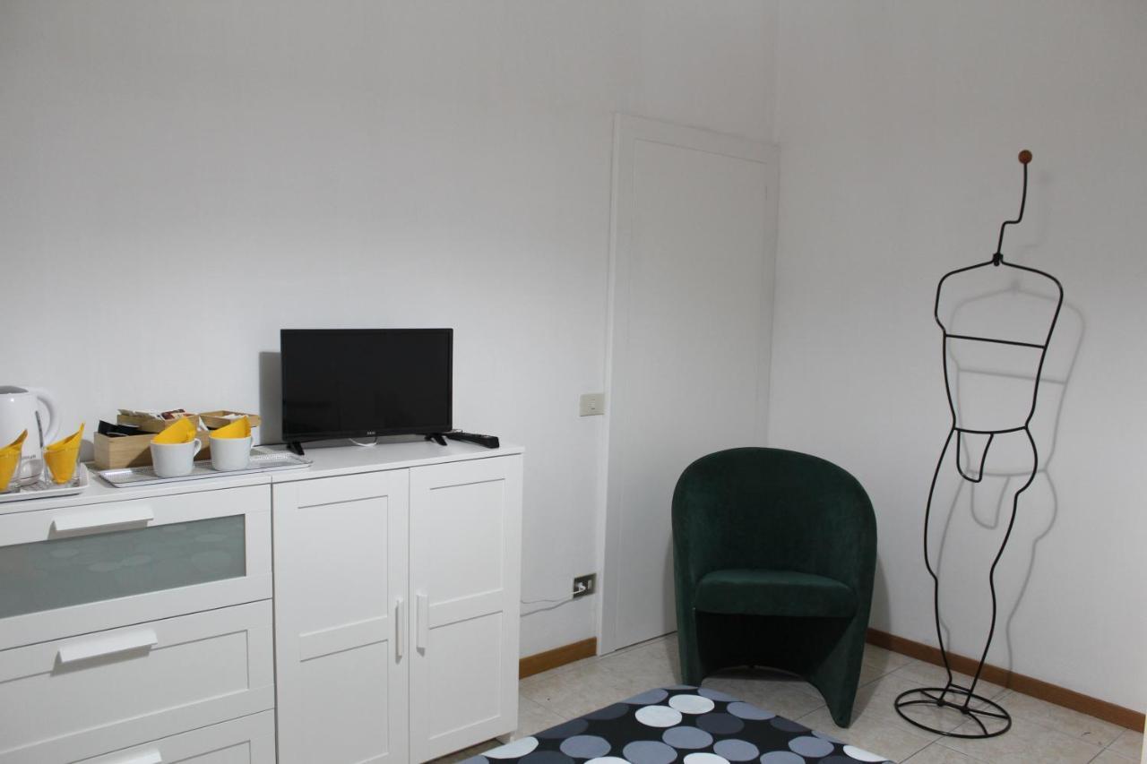 Hotel gli oleandri Bellano Esterno foto